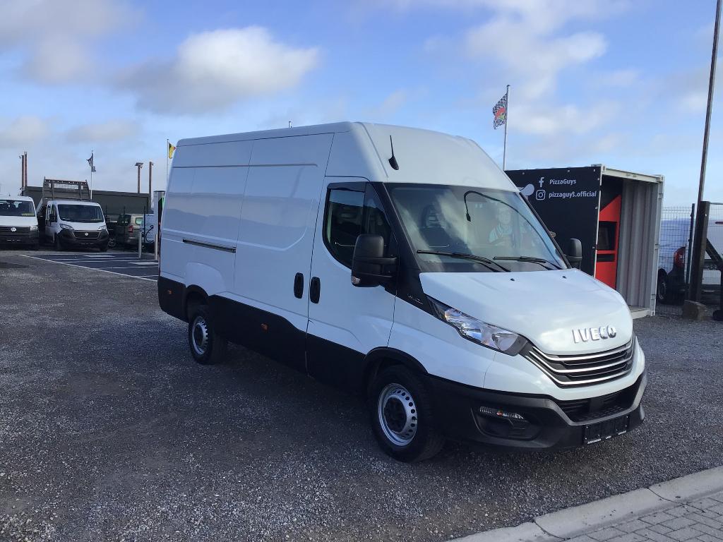 iveco daily l3h2 140pk 2023 trek/3500kg 18950e ex, Auto's, Bestelwagens en Lichte vracht, 4 cilinders, Iveco, Bedrijf, 5 deurs