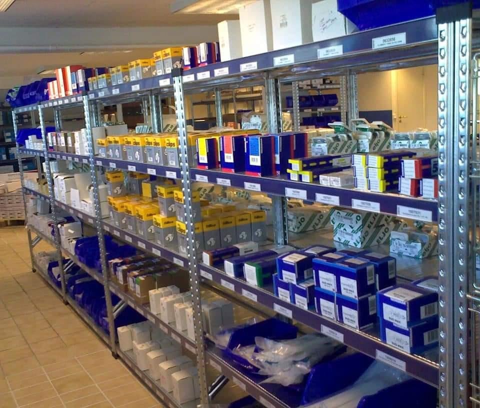 Aménagement magasin (étagère métallique professionnelle), Maison & Meubles, Accessoires pour la Maison | Étagères, Enlèvement ou Envoi