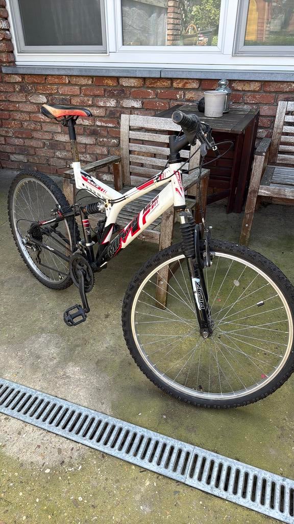 Velo a vendre ou pour piece, Vélos & Vélomoteurs, 24 pouces ou plus, Enlèvement, Utilisé, Repose-pieds