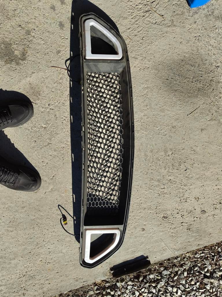 Calandre Ford Mustang, Enlèvement