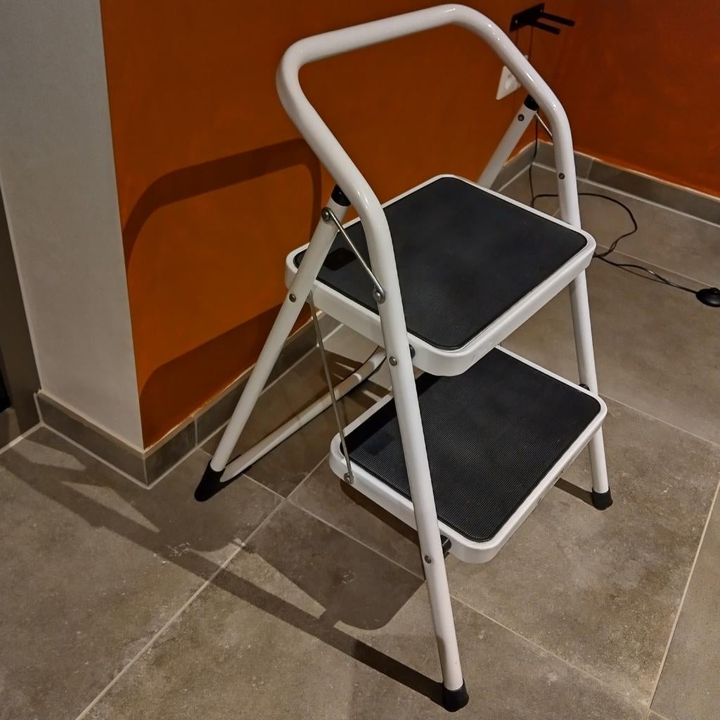 Stabiele keuken trap met brede treden trapje in mooie staat, Ophalen, Gebruikt, Trap, Opvouwbaar of Inschuifbaar