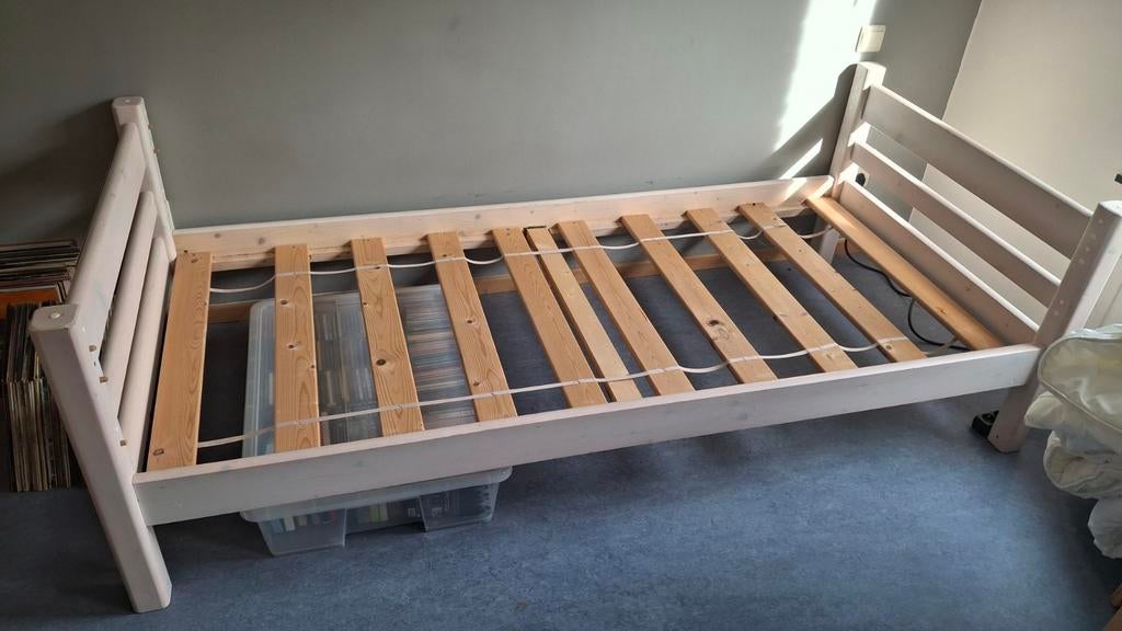 Lit simple en bois, Maison & Meubles, Chambre à coucher | Lits, Enlèvement