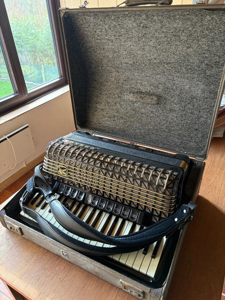 ACCORDEON HOHNER ATLANTIC IV, Ophalen, Zo goed als nieuw, Hohner, Met koffer