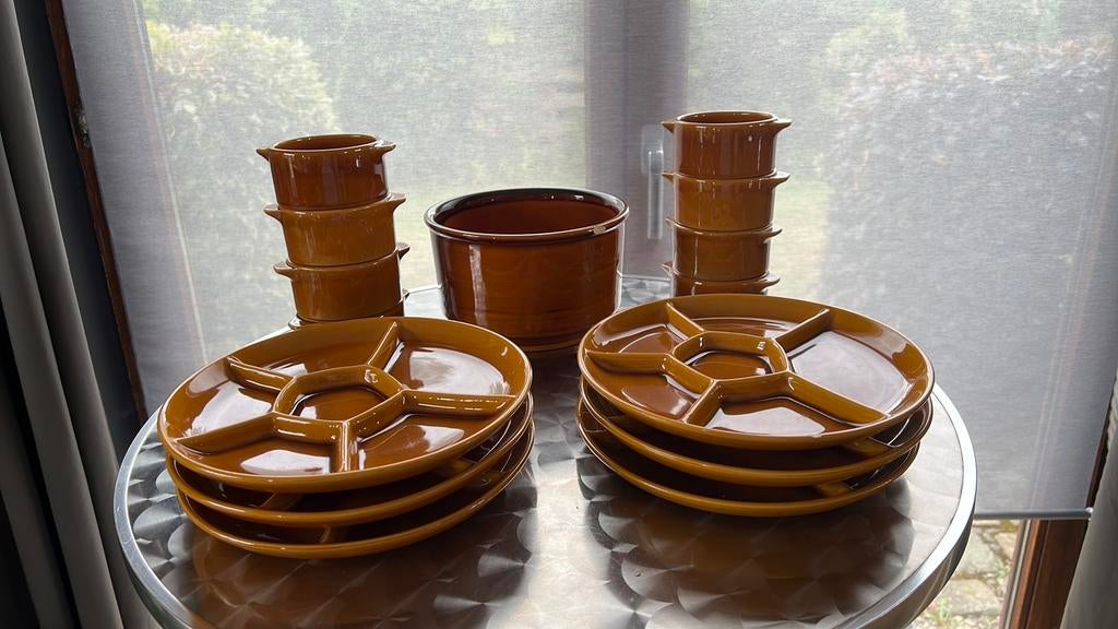 Tapasset - 6 borden, pot en schaal, Antiek en Kunst, Ophalen of Verzenden