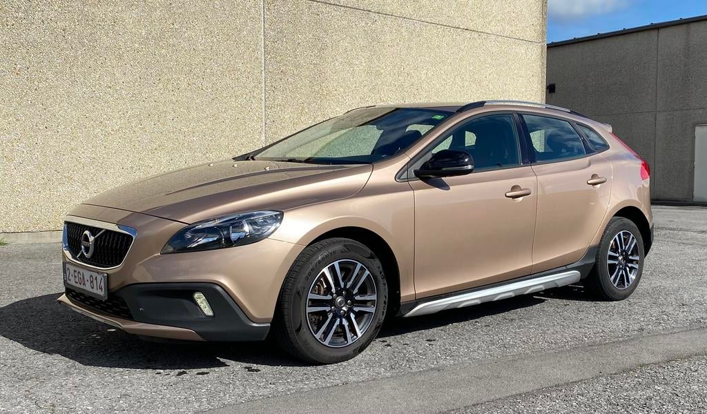 Volvo v40 cross country T3 plus, Auto's, Volvo, Voorwielaandrijving, 1995 cc, Euro 6, Bruin
