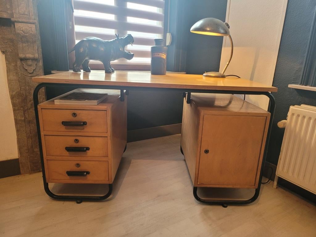 Bureau moderniste design industriel des années 1950-1960, Industriel, Enlèvement, Noir, Métal