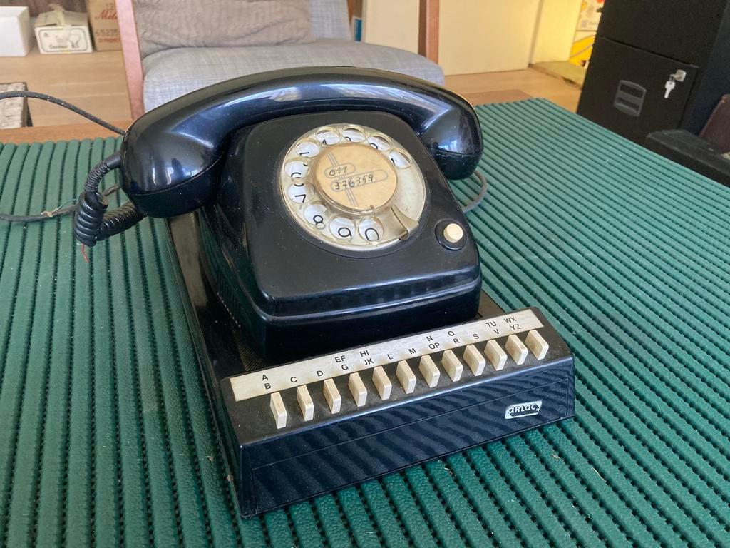 Téléphone vintage en bakélite avec registre, Enlèvement ou Envoi, Utilisé, Avec cadran rotatif