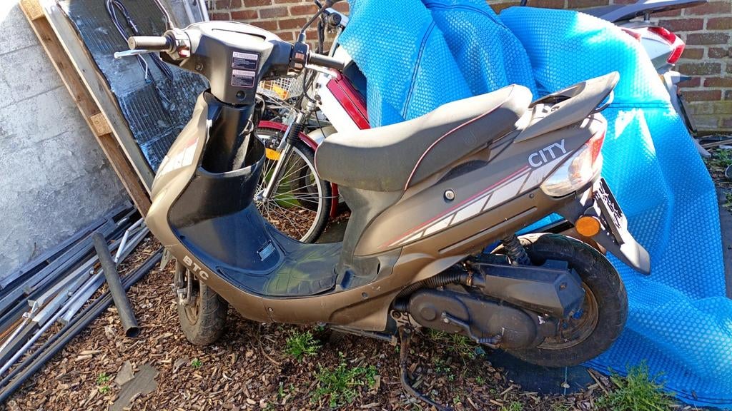 Scooter a klasse voor onderdelen, Fietsen en Brommers, Ophalen of Verzenden