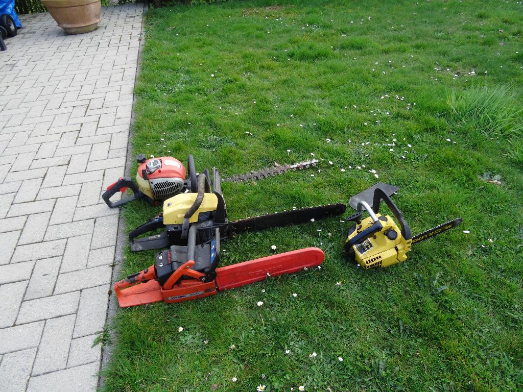 lot de tronconneuses+1 taille haie a réparer, Jardin & Terrasse, Outils à main, Enlèvement, Utilisé