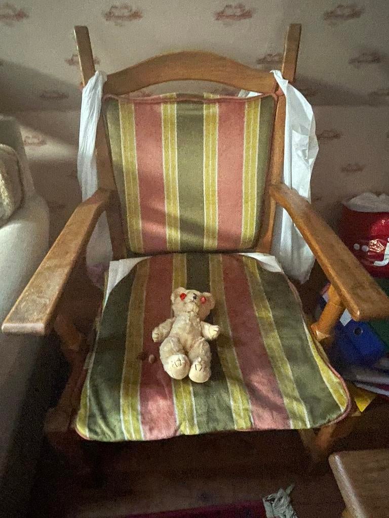 Twee lage retro eiken zetels met kussens te herstofferen, Huis en Inrichting, Zetels | Zetels, Ophalen