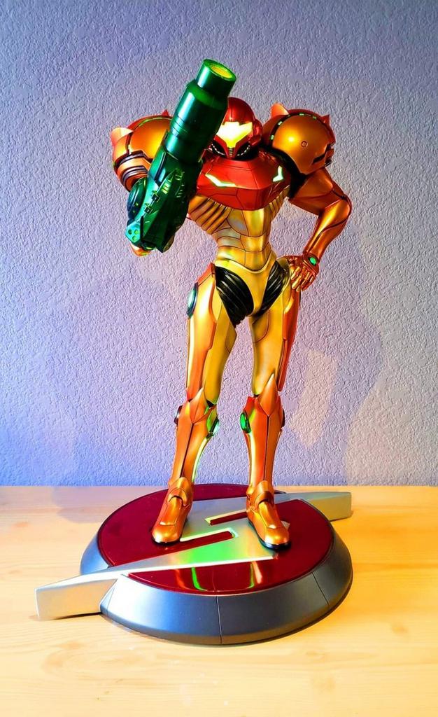 First 4 Figures Metroid Varia suit samus exclusive, Ophalen of Verzenden, Nieuw, Fantasy