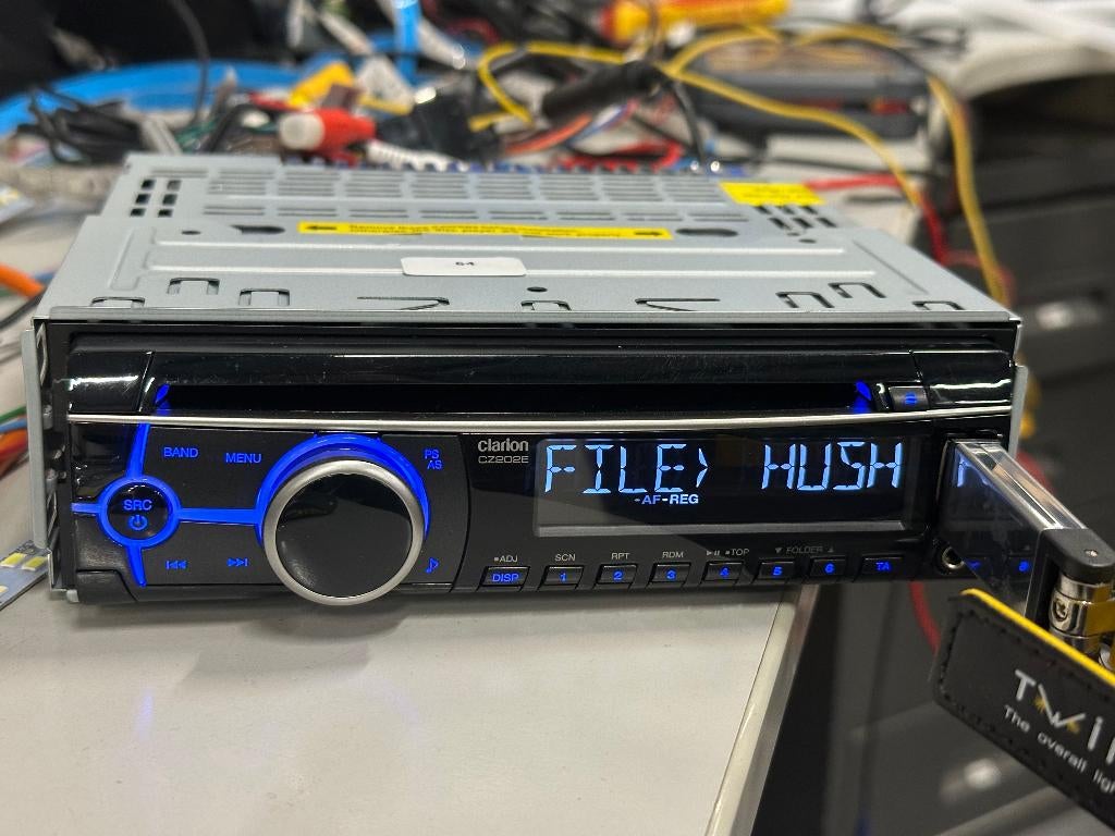 Clarion CZ202E Auto-radio/CD/AUX/USB NIEUW, Auto diversen, Autoradio's, Ophalen of Verzenden, Nieuw