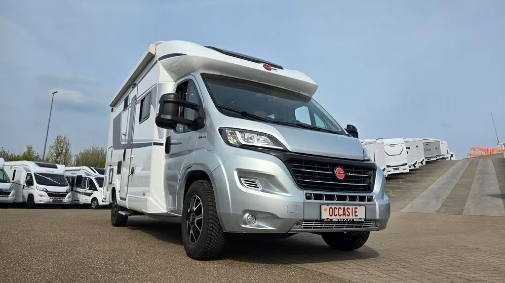 Bürstner Lyseo Privilege 6802 BT, Caravans en Kamperen, Mobilhomes, Chemisch toilet, Ringverwarming, Fiat, Treinzit