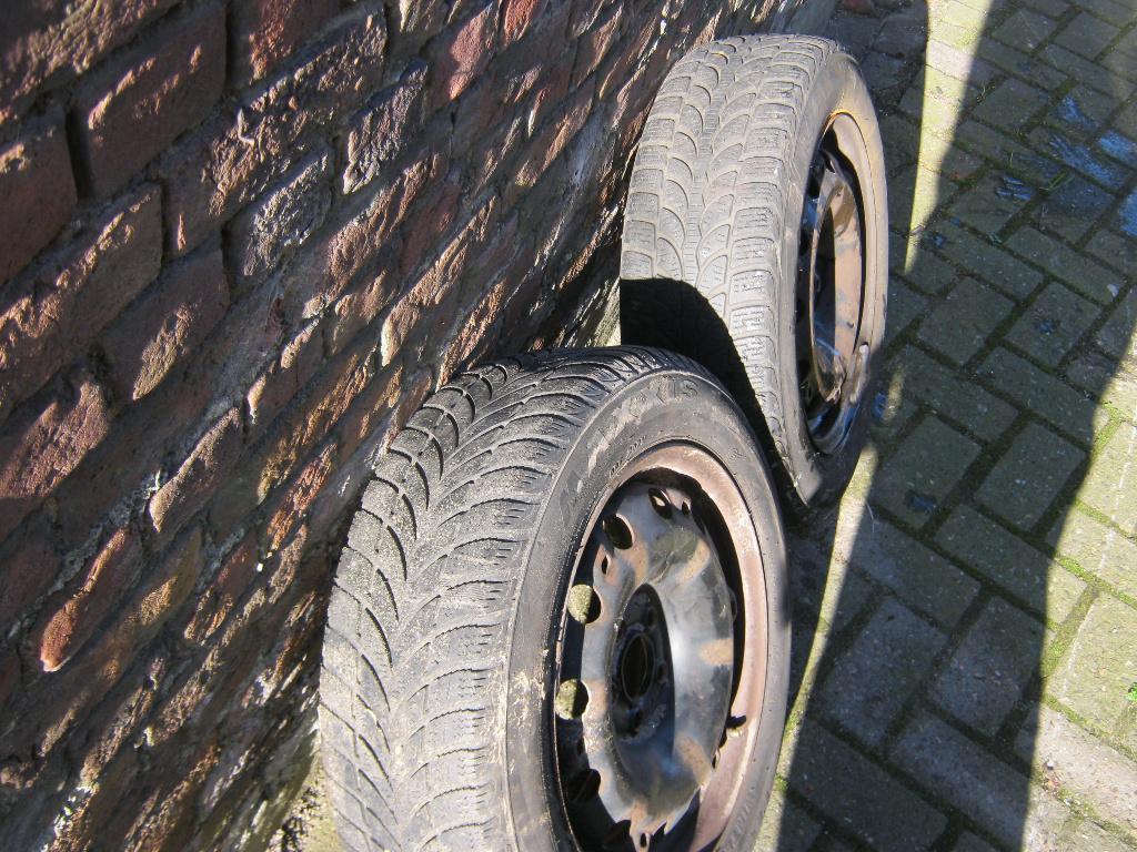 2 jantes avec pneus 15r VW fox seat ibiza, Enlèvement, Utilisé