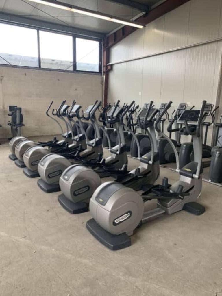Technogym topmodel crosstrainer laagste prijs 1199,-, Sport en Fitness, Ophalen, Zo goed als nieuw, Benen