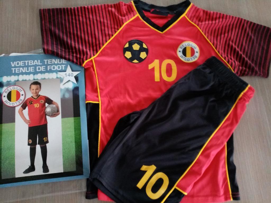 Voetbaloutfit België, Sport en Fitness, Voetbal, Maat XS of kleiner, Ophalen, Zo goed als nieuw, Set