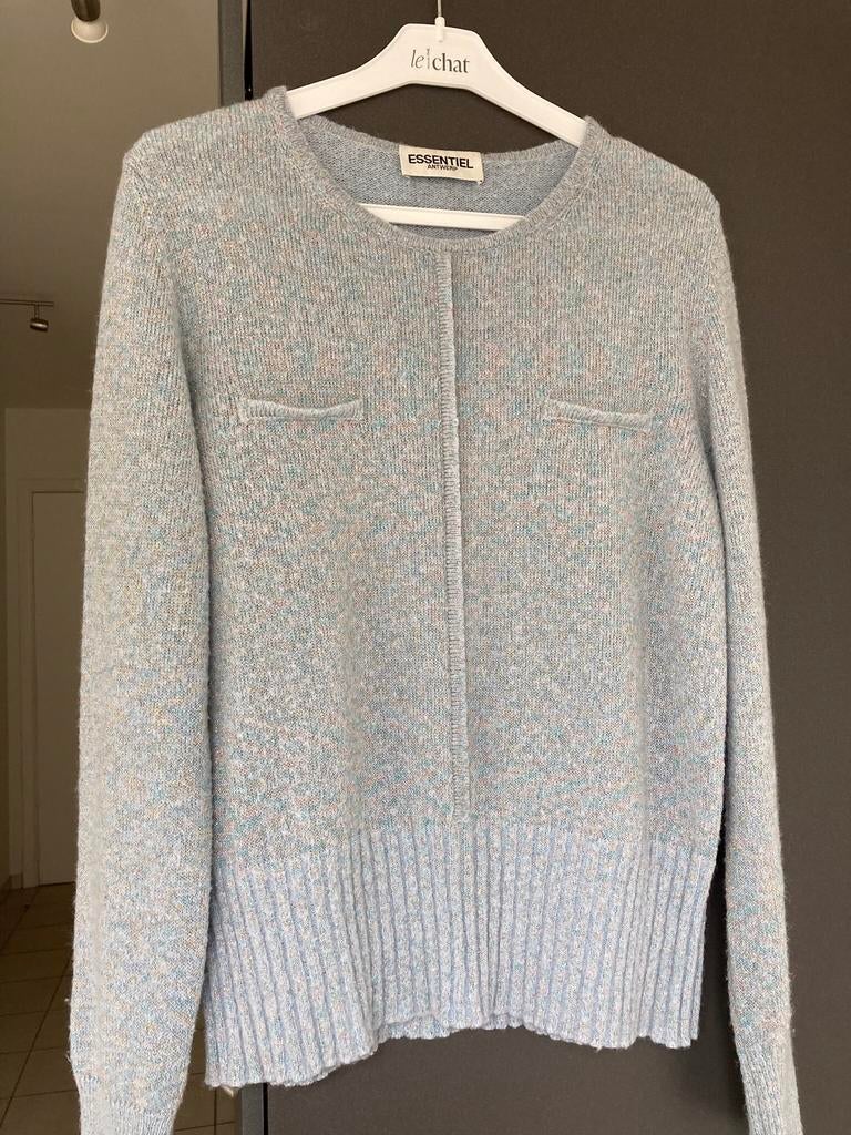 Essentiel pull bleek blauw, Blauw, Essentiel Antwerp, Gedragen, Ophalen
