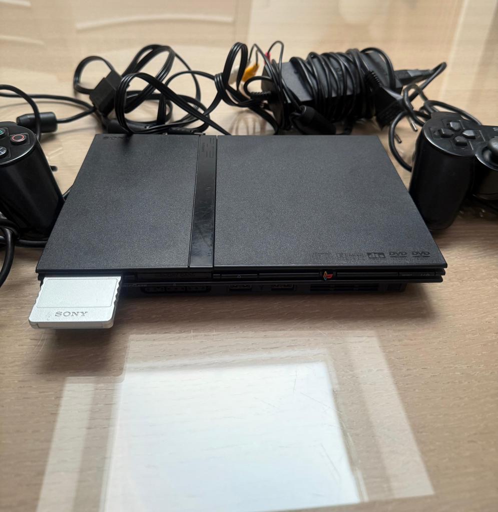 Playstation 2 Slim - PS2 - 2 controllers - Memory Card, Games en Spelcomputers, Spelcomputers | Sony PlayStation 2, Gebruikt, Slim