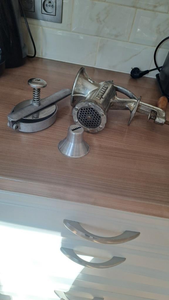 Machine manuelle pour la viande ou biscuit, Enlèvement