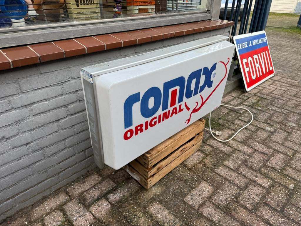 ROMAX évacue une ancienne boîte à lumière publicitaire, Enlèvement, Utilisé, Table lumineuse ou lampe (néon)