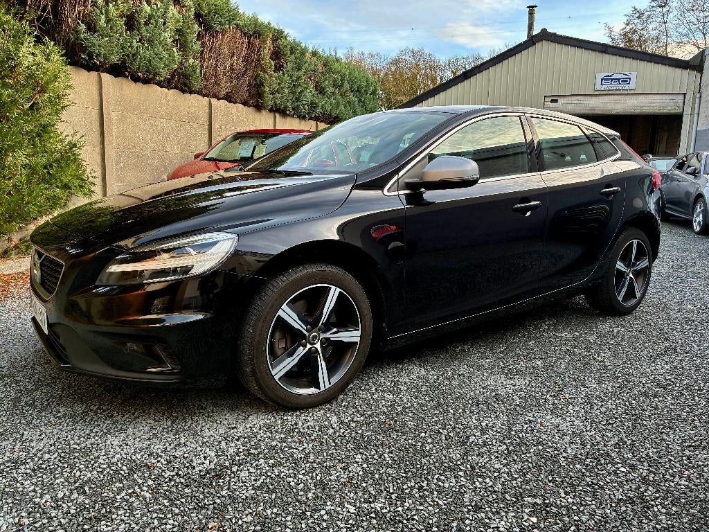 Volvo V40 1.5 T2 AUT. R-Design Geartronic 74863 km !!, Autos, Volvo, 90 kW, Cuir et Alcantara, Achat, Entreprise