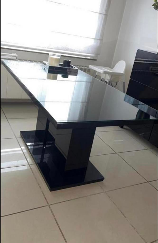 Hoogglans zwarte eettafel, Ophalen