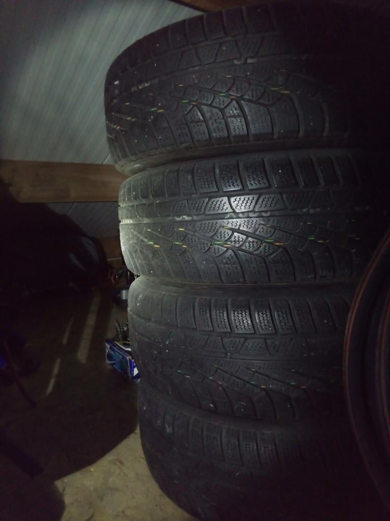 Winterbanden pirelli op velg 215/65r16, Auto-onderdelen, Banden en Velgen, Ophalen