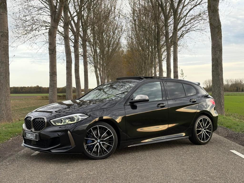 BMW M135 / FULL FULL / 100 DKM / BJ 2020 / PANO / CAMERA, Auto's, BMW, 1 Reeks, 4 cilinders, Zwart, Leder