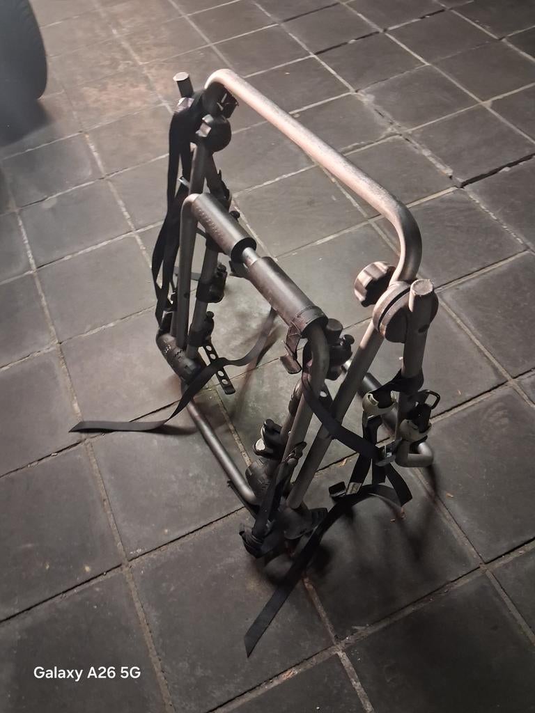 Porte-vélo qui s'accroche sur le coffre de la voiture 60 € 0, Enlèvement