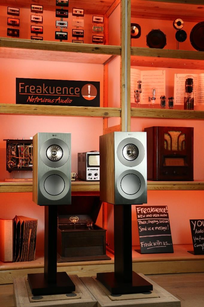 KEF Reference 1 Meta Walnut Demoset. INRUIL? Zwart of wit?, TV, Hi-fi & Vidéo, Enlèvement ou Envoi, Comme neuf