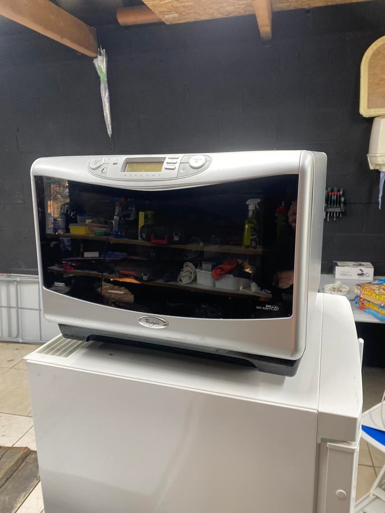 Le Whirlpool JT 358 WH est un four à micro-ondes autonome., Electroménager, Fours, Enlèvement