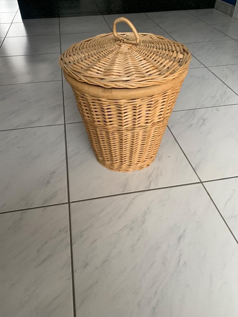 Rieten mand met deksel, Ophalen, Mand