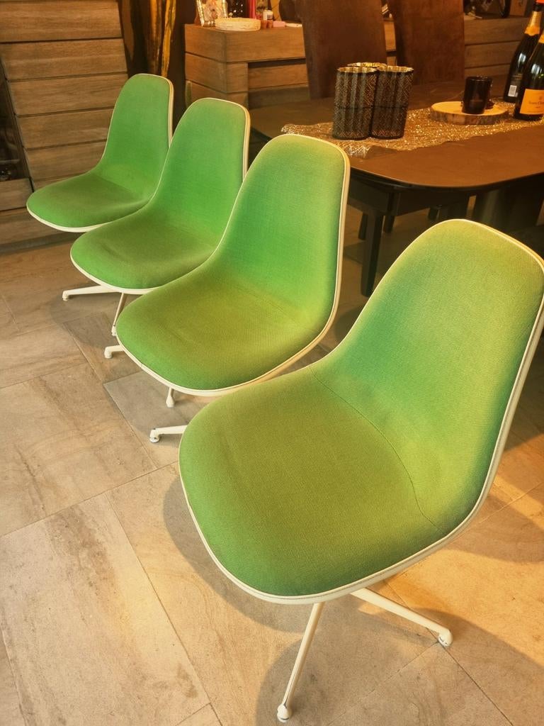 4 chaises La Fonda de Eames par Herman Miller des années 196, Enlèvement