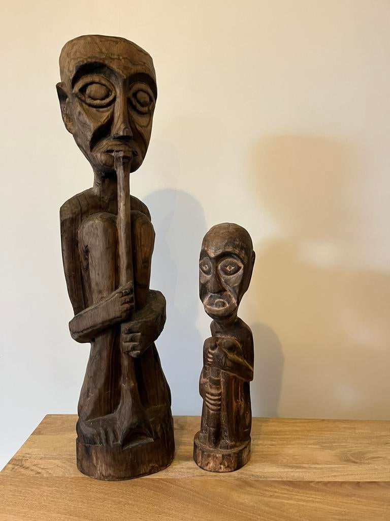 2 houten beelden uit Indonesië, Ophalen