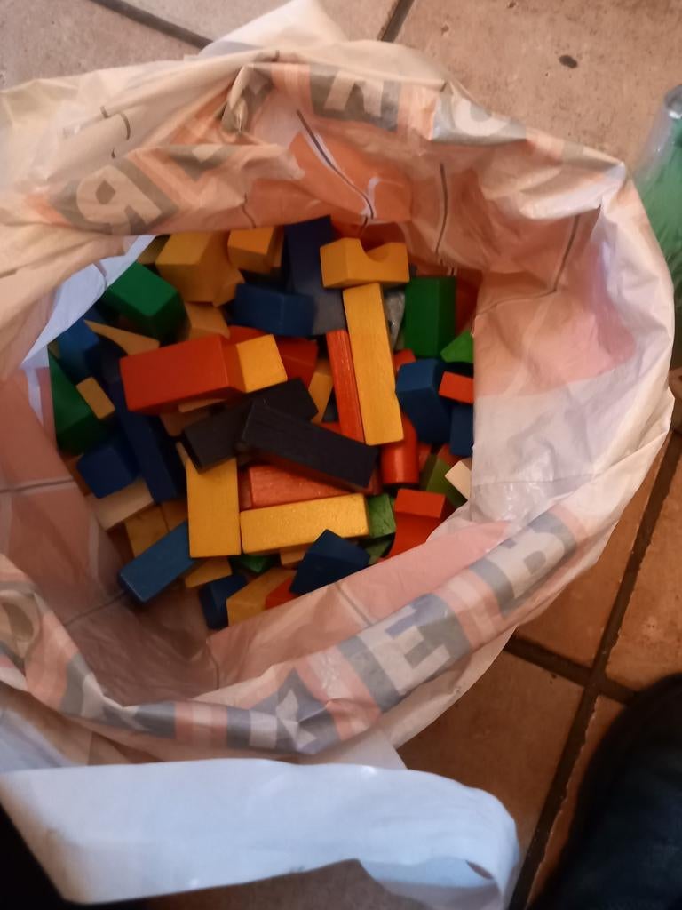 Kleurrijke houten kubussen, Ophalen of Verzenden, Zo goed als nieuw