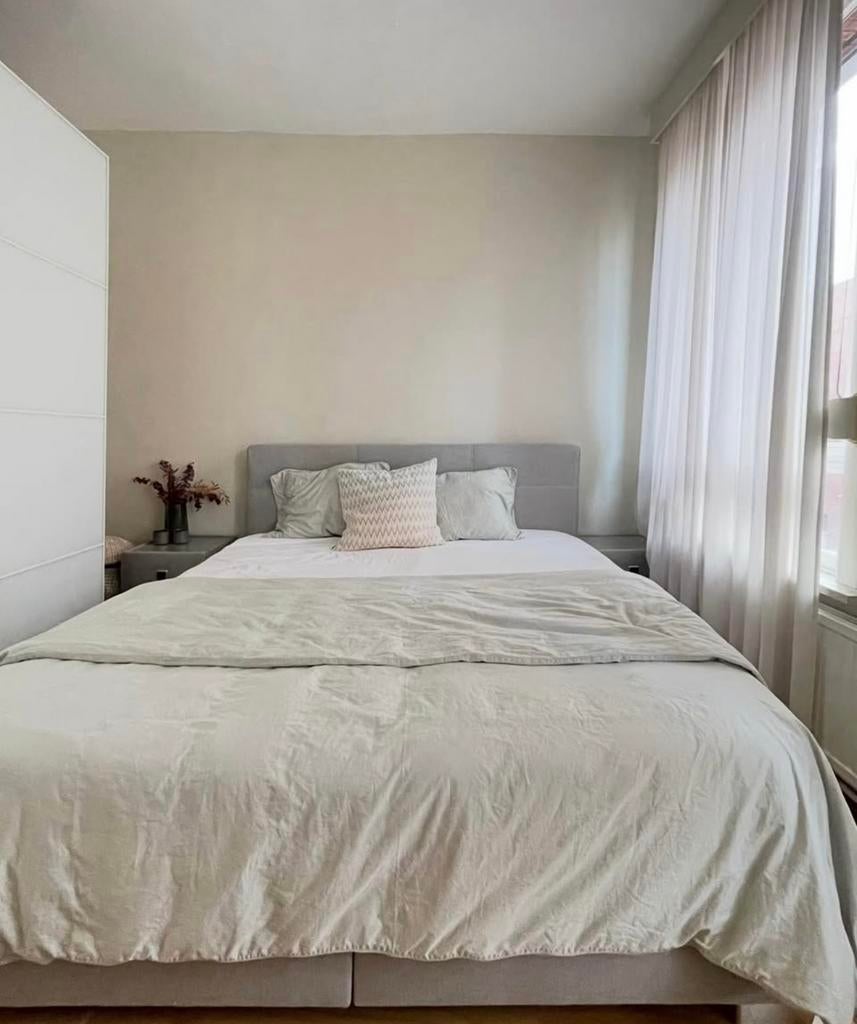 Sommier à ressorts avec 2 tables de chevet, Autres couleurs, Enlèvement, Utilisé, 180 cm