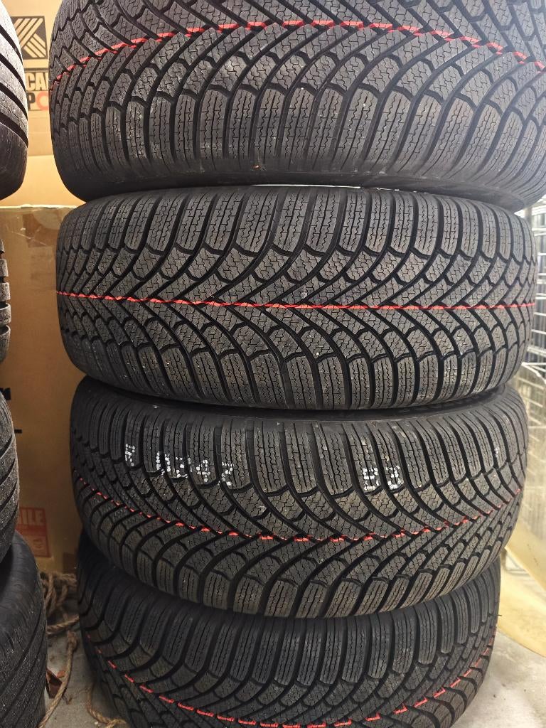 Pneus Toyota, Pneus et Jantes, Pneus hiver, 16 pouces, Véhicule utilitaire