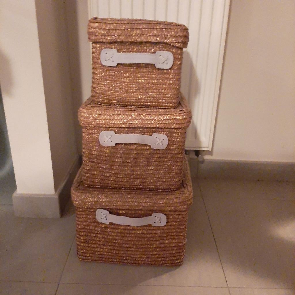 Rieten mandjes in roodbruin met deksel, Ophalen, Mand, Vierkant, Zo goed als nieuw