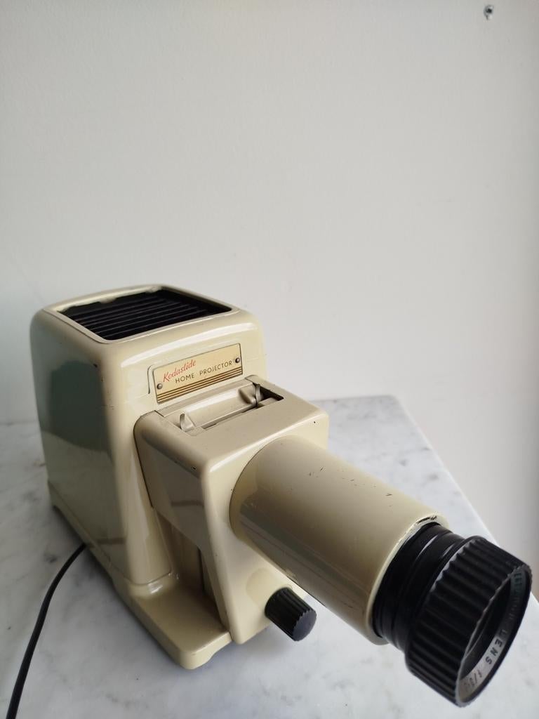 Retro diaprojector van Kodak, Enlèvement ou Envoi, Comme neuf