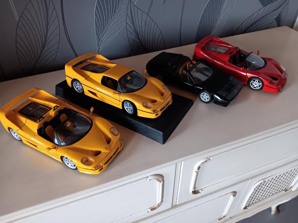 Maquettes miniatures Ferrari 4 pièces, Enlèvement