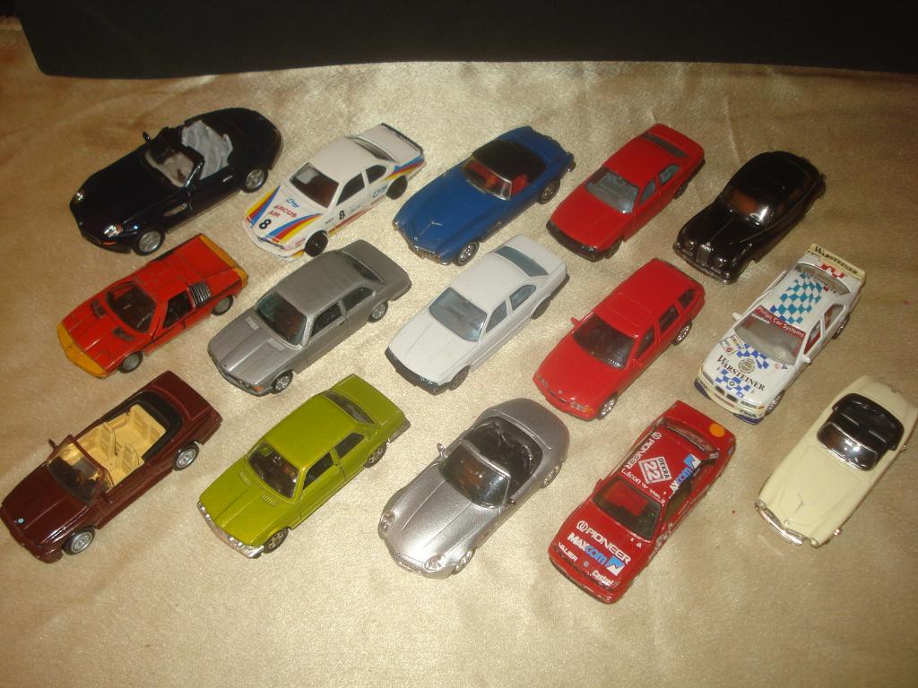 Lot de 15 BMW Marques Diverses Corgi, Mebetoys, Minichamps.., Enlèvement ou Envoi, Comme neuf, Voiture, Corgi