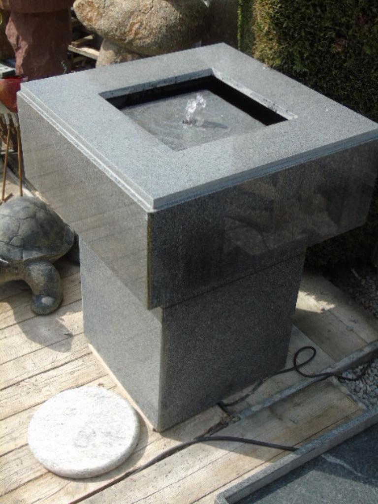 fontaine carré en pierre + leds , super prix !!!!, Enlèvement, Comme neuf, Pierre, Fontaine
