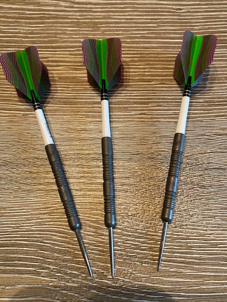 Dart pijlen Michael Van Gerwen 24gram, Sport en Fitness, Darts, Ophalen, Zo goed als nieuw, Pijlen