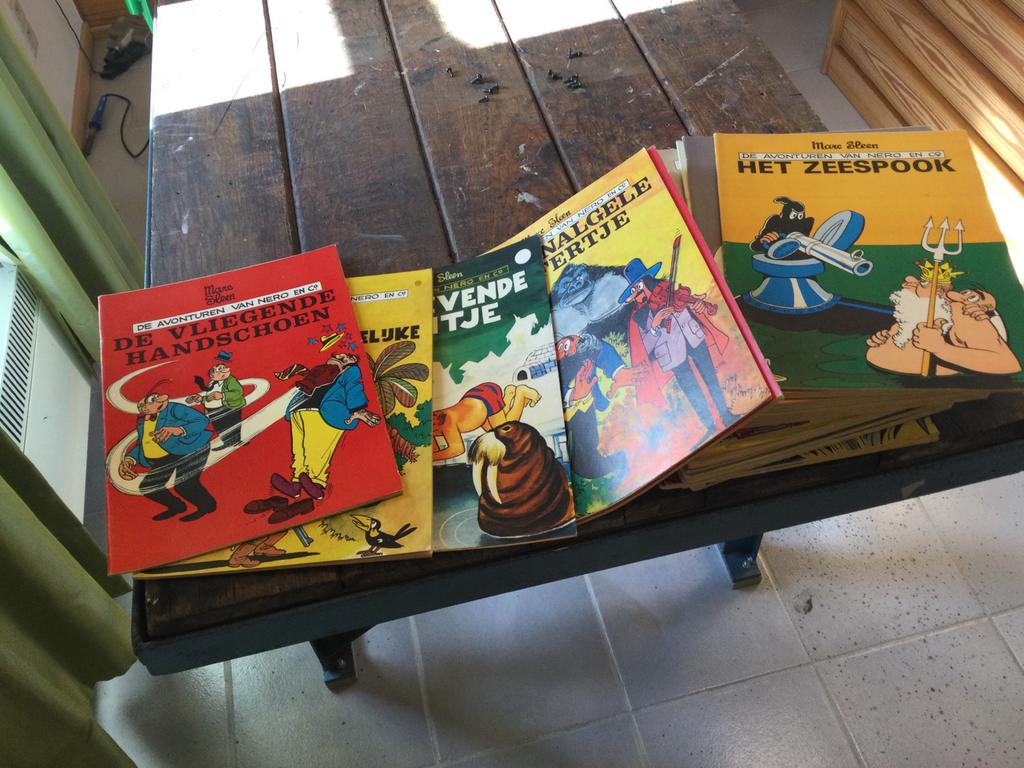 30 nero boekjes voor 30 euro, Enlèvement, Utilisé