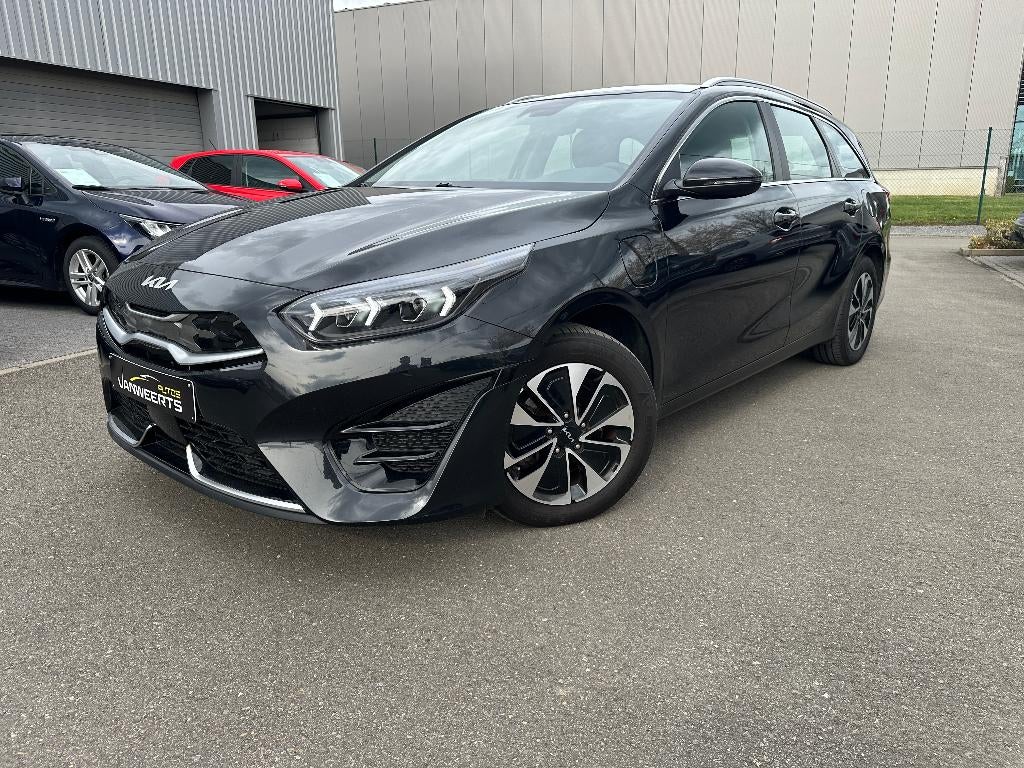 Kia Ceed SW 1.6 benz. +elektr. plug-in hybr, CARPLAY/ CAMERA, Auto's, Kia, Stof, Euro 6, USB, Zwart