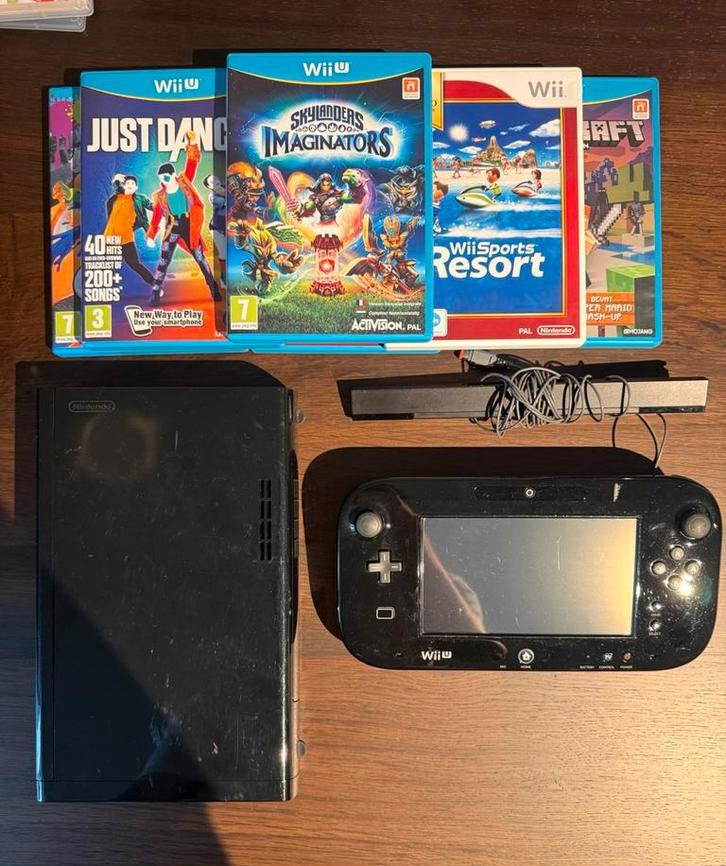 Nintendo Wii U + 4 games + GamePad, Consoles de jeu & Jeux vidéo, Enlèvement ou Envoi, Utilisé