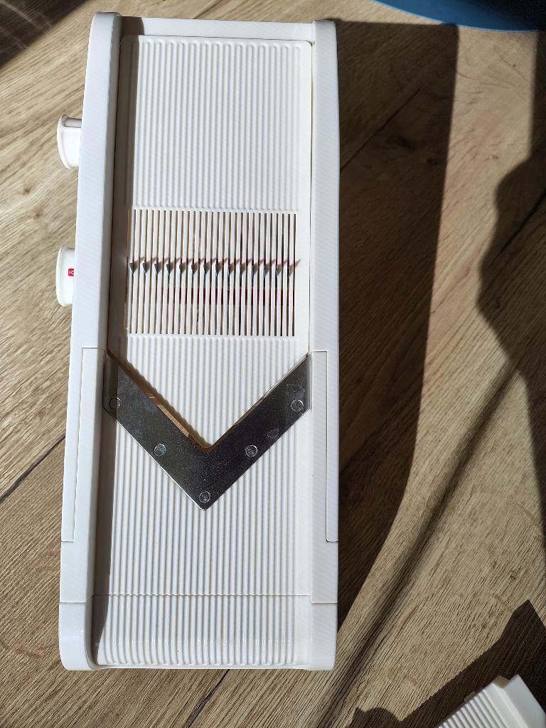 Mandoline Tupperware, Maison & Meubles, Enlèvement, Comme neuf, Rouge, Autres types