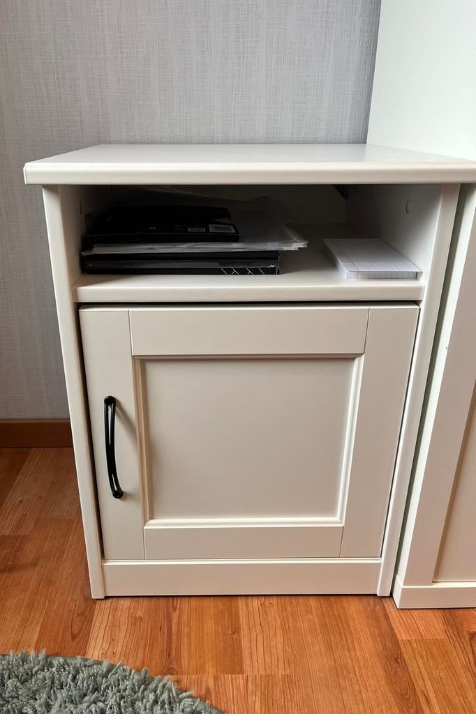 Kleerkast met bijhorend nachtkastje, Ophalen