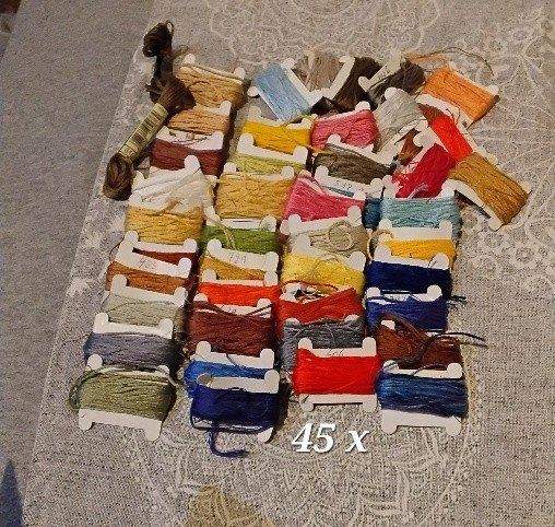 fil de coton broderie , DMC , 45 petites cartes, Hobby en Vrije tijd, Borduren en Borduurmachines, Ophalen of Verzenden, Gebruikt