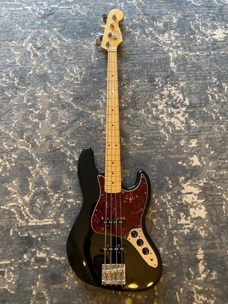 American Fender Jazz bass active, Muziek en Instrumenten, Snaarinstrumenten | Gitaren | Bas, Zo goed als nieuw, Elektrisch, Ophalen